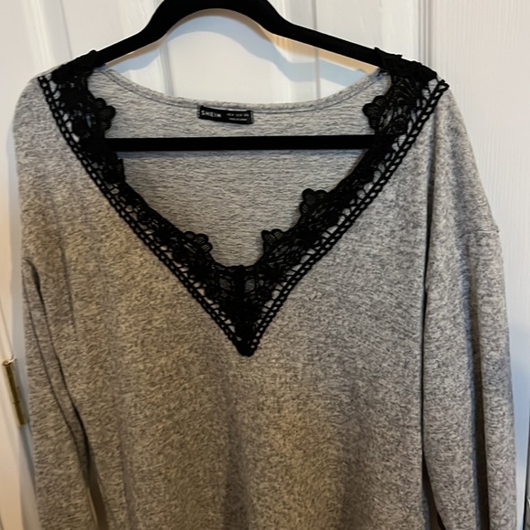 SHIEN V NECK LIGHTWEIGHT SWEATER - Picture 2 of 3